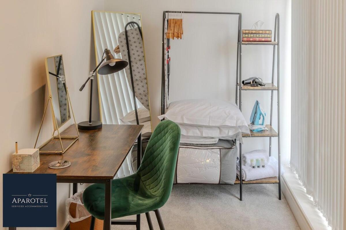 Aparotel Serviced Apartments - Stonehenge, Amesbury Town Centre Oda fotoğraf