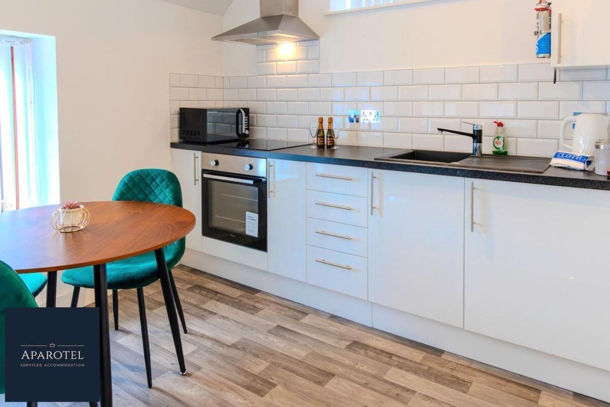 Aparotel Serviced Apartments - Stonehenge, Amesbury Town Centre Oda fotoğraf