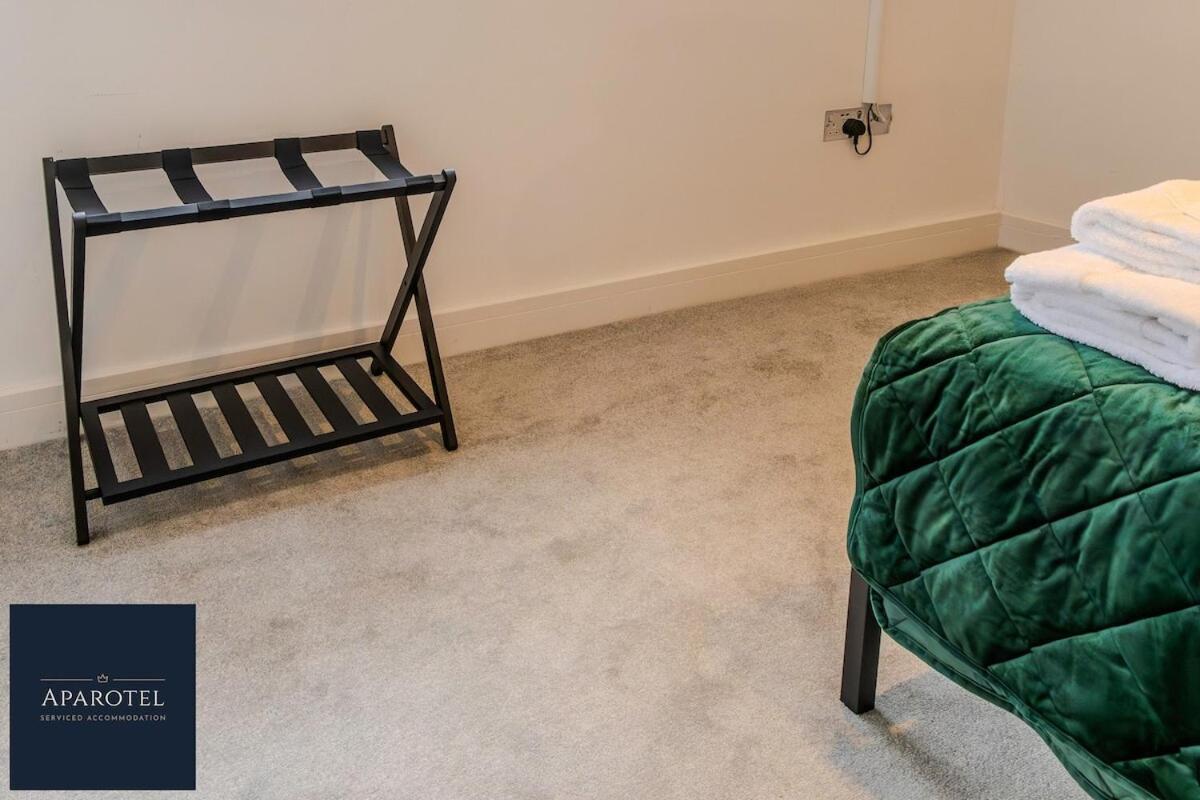 Aparotel Serviced Apartments - Stonehenge, Amesbury Town Centre Oda fotoğraf