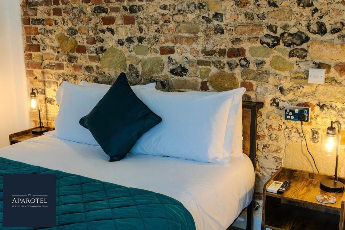 Aparotel Serviced Apartments - Stonehenge, Amesbury Town Centre Oda fotoğraf