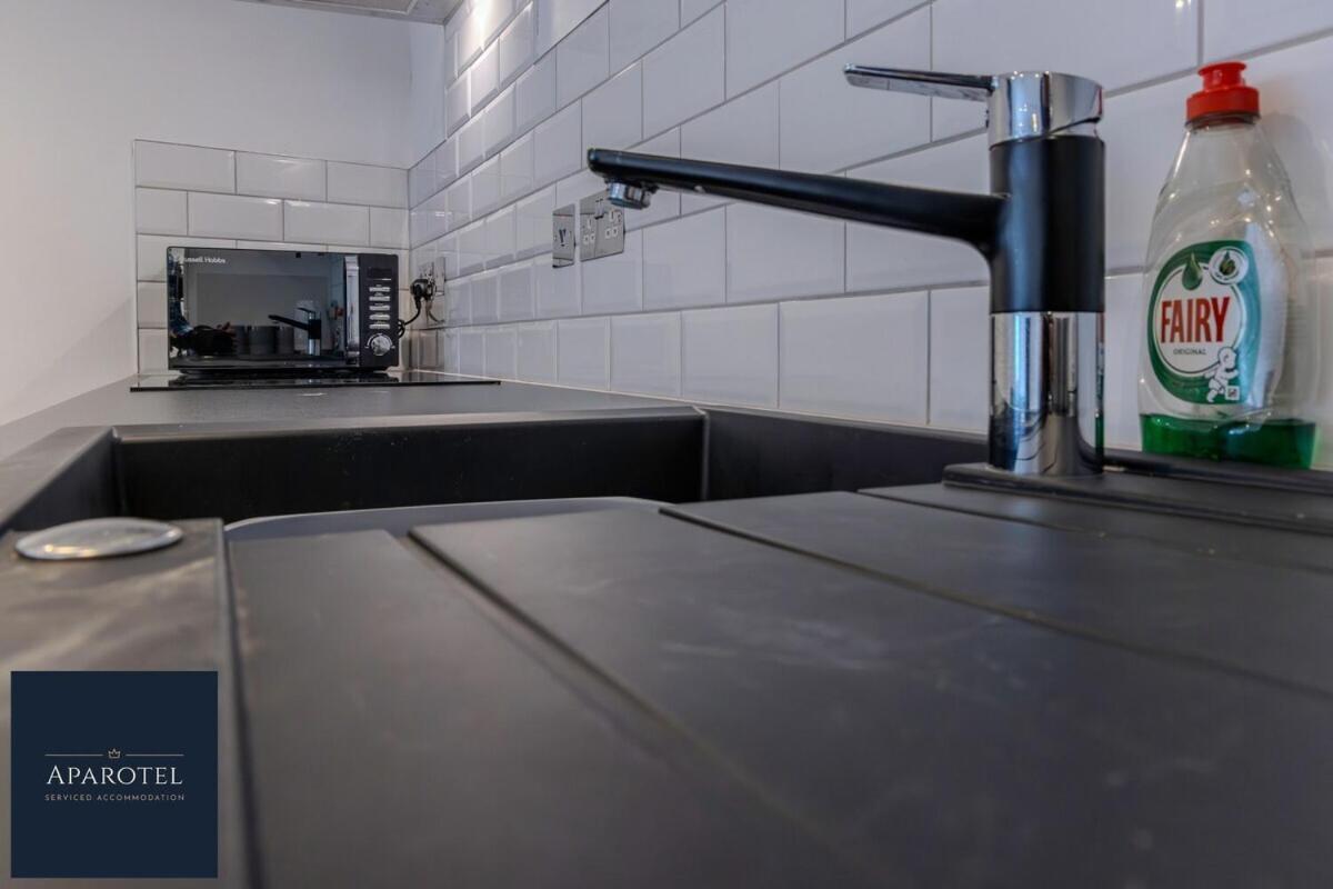 Aparotel Serviced Apartments - Stonehenge, Amesbury Town Centre Oda fotoğraf