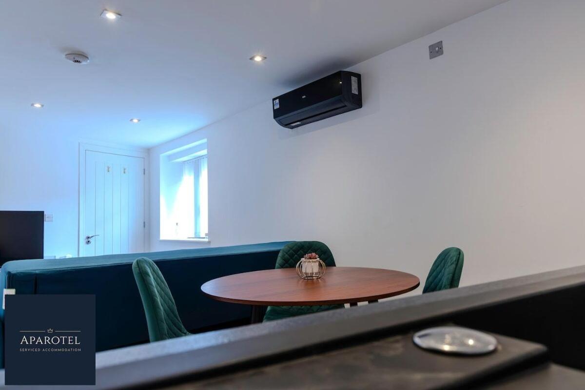 Aparotel Serviced Apartments - Stonehenge, Amesbury Town Centre Oda fotoğraf