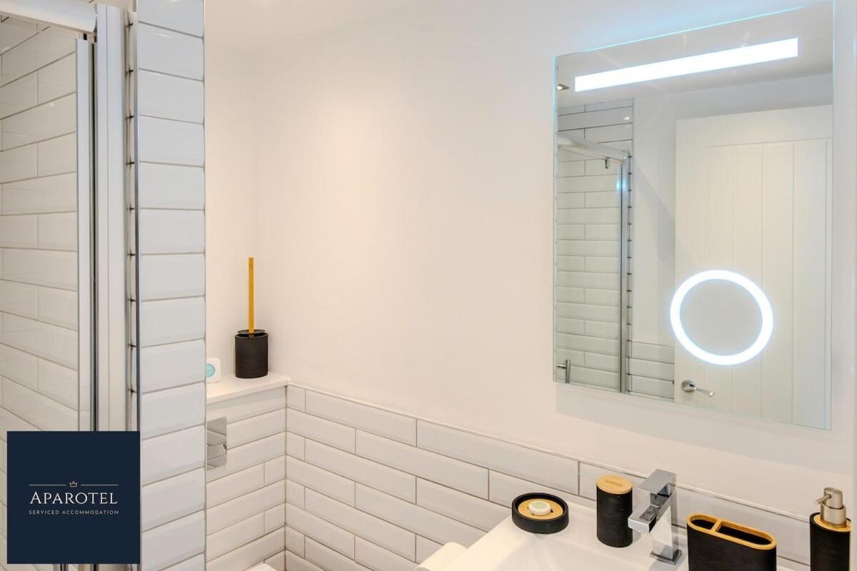 Aparotel Serviced Apartments - Stonehenge, Amesbury Town Centre Oda fotoğraf