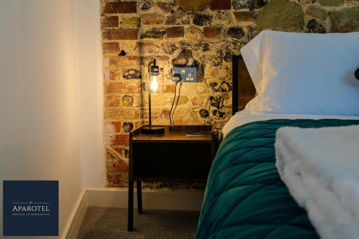 Aparotel Serviced Apartments - Stonehenge, Amesbury Town Centre Oda fotoğraf