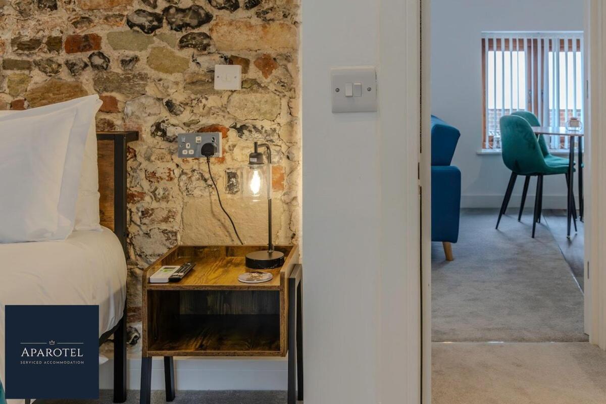 Aparotel Serviced Apartments - Stonehenge, Amesbury Town Centre Oda fotoğraf