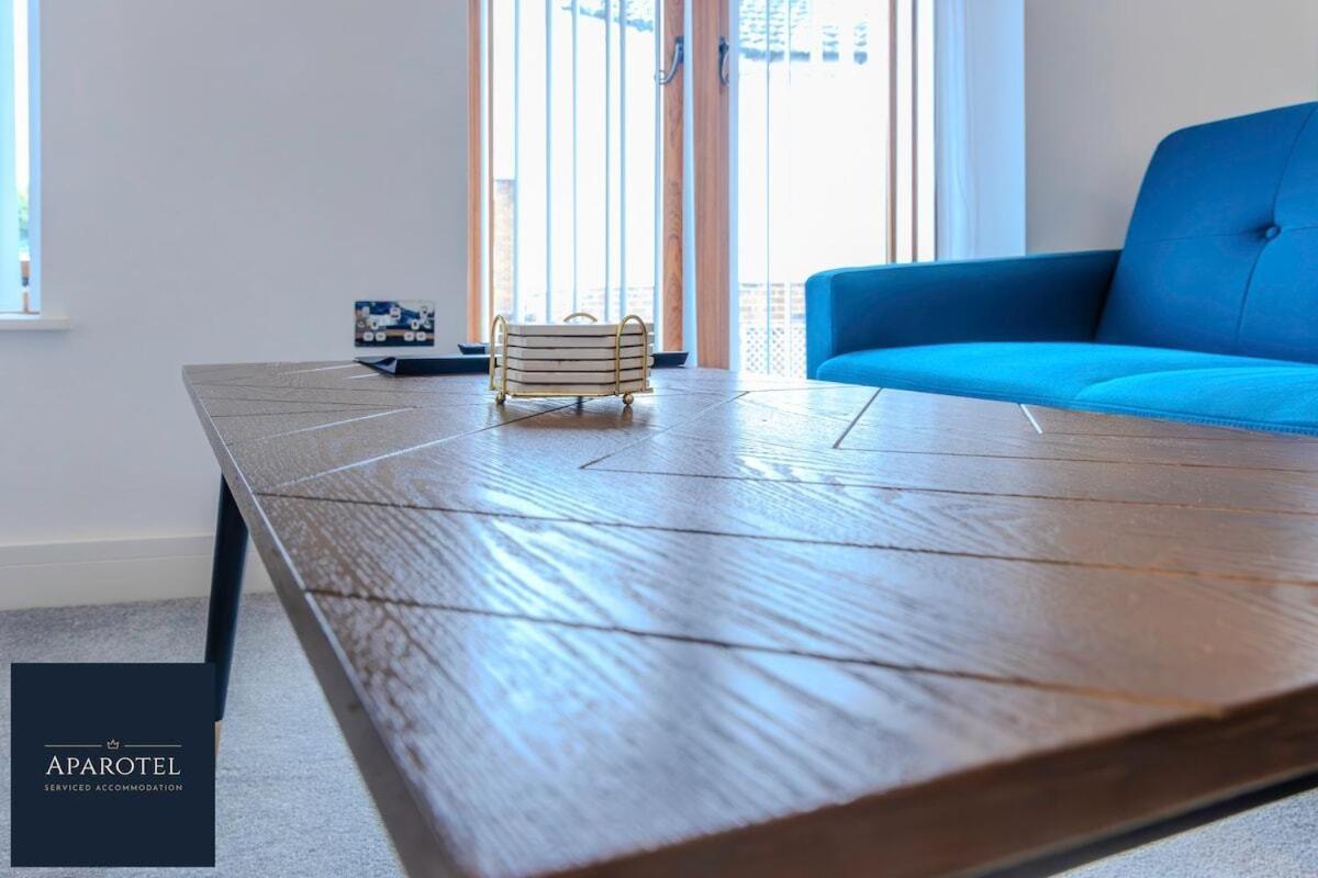Aparotel Serviced Apartments - Stonehenge, Amesbury Town Centre Oda fotoğraf