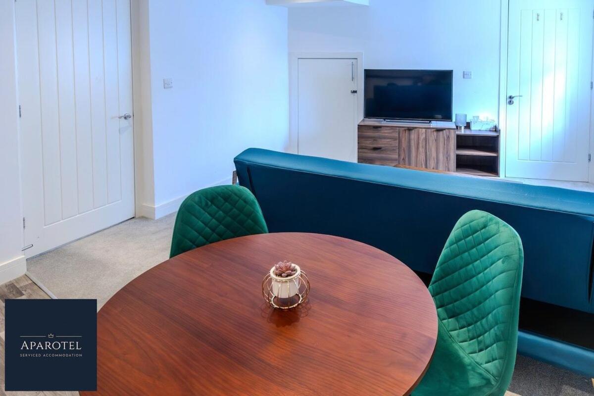 Aparotel Serviced Apartments - Stonehenge, Amesbury Town Centre Oda fotoğraf