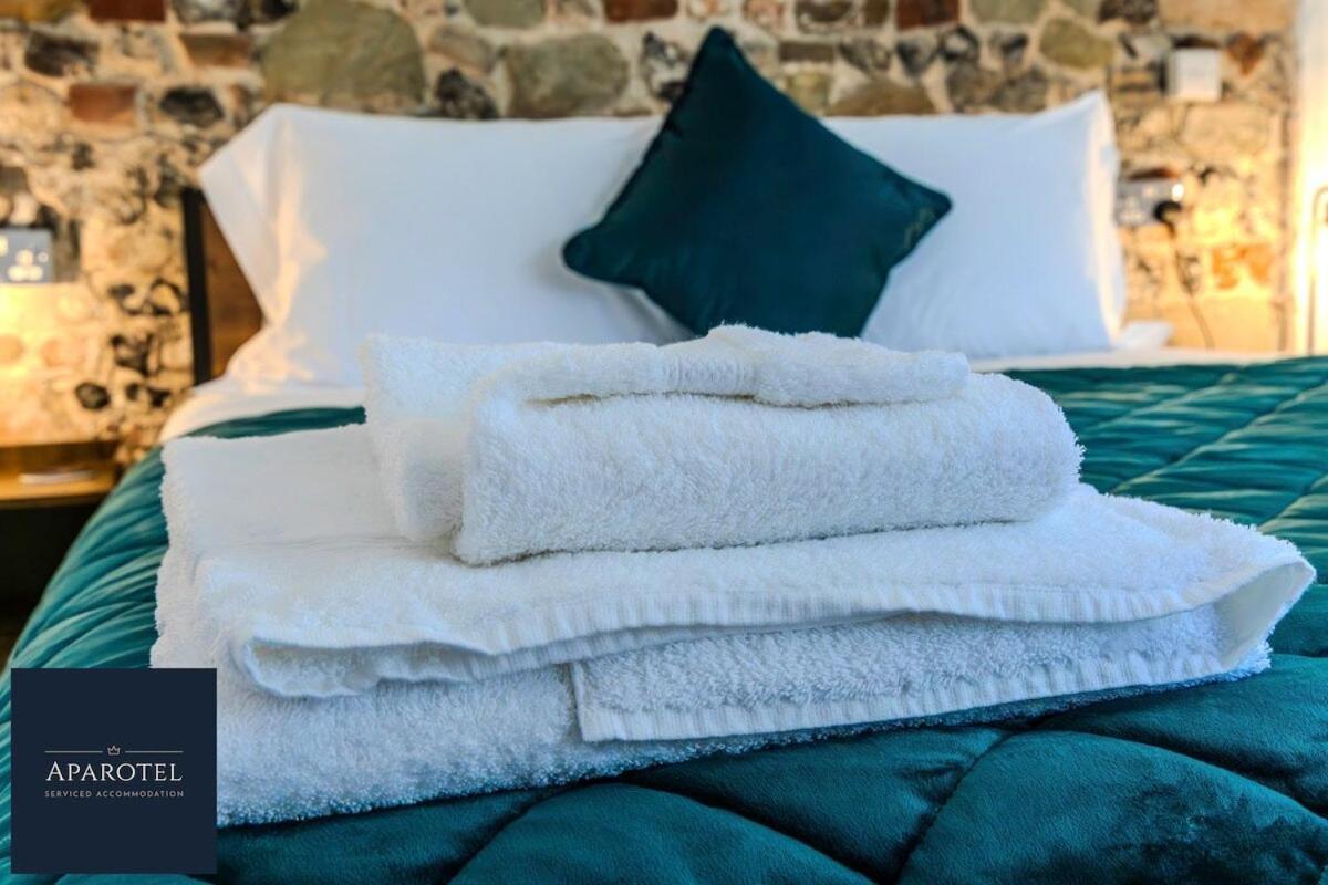 Aparotel Serviced Apartments - Stonehenge, Amesbury Town Centre Oda fotoğraf