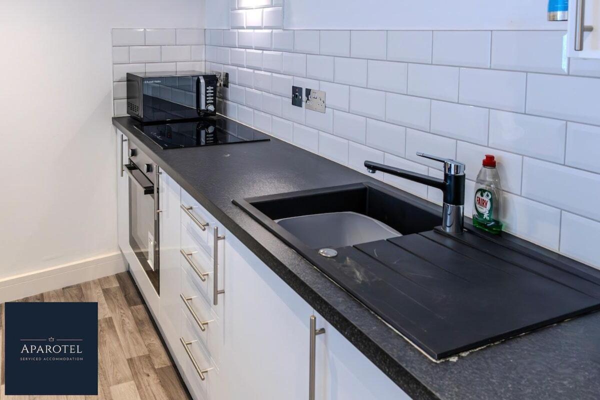 Aparotel Serviced Apartments - Stonehenge, Amesbury Town Centre Oda fotoğraf