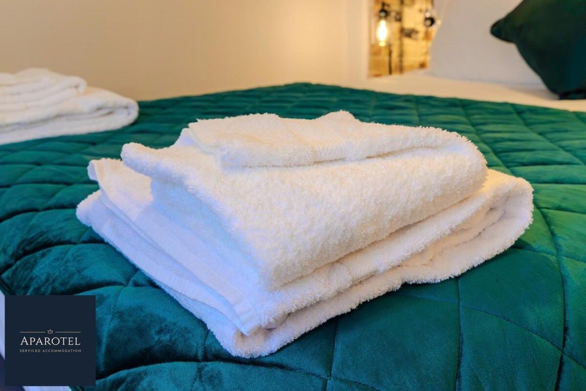 Aparotel Serviced Apartments - Stonehenge, Amesbury Town Centre Oda fotoğraf