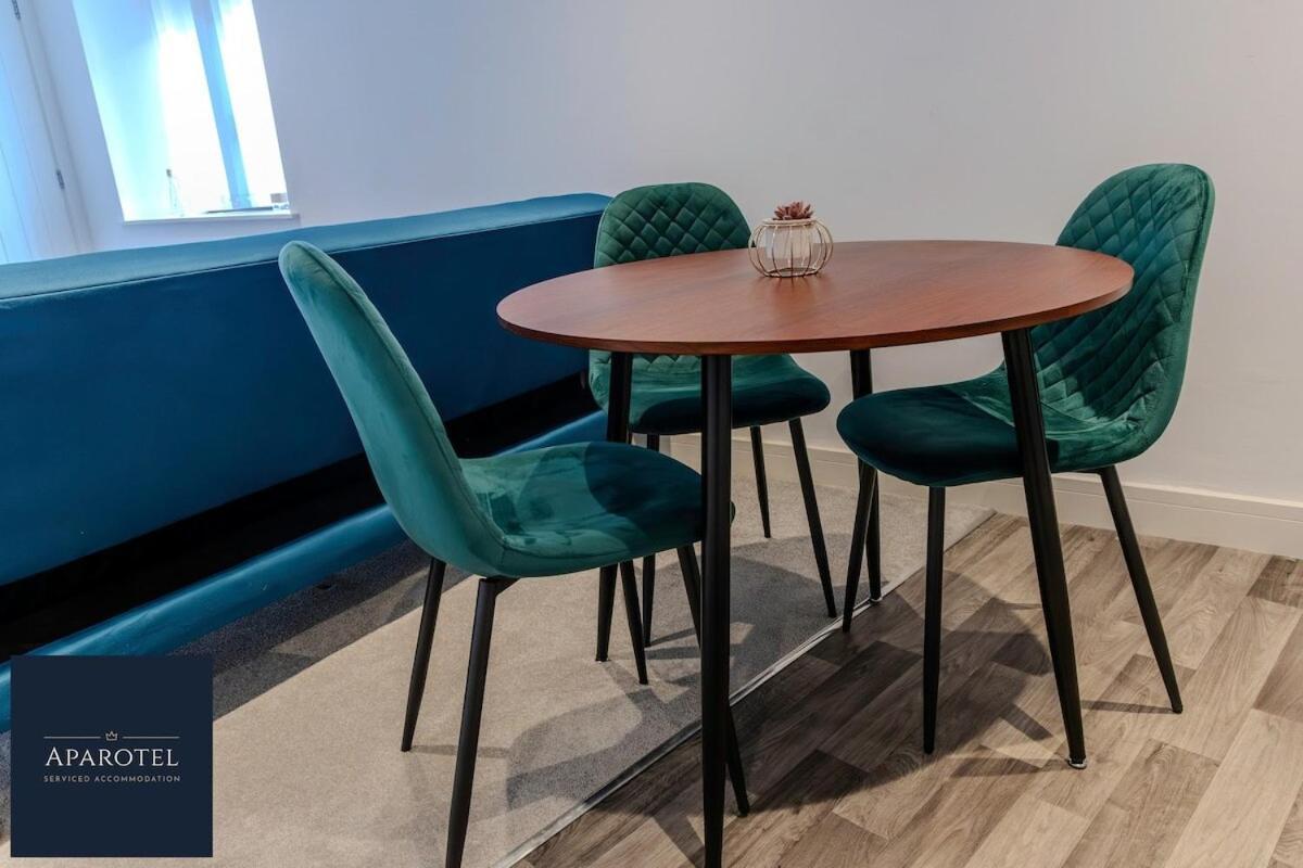 Aparotel Serviced Apartments - Stonehenge, Amesbury Town Centre Oda fotoğraf