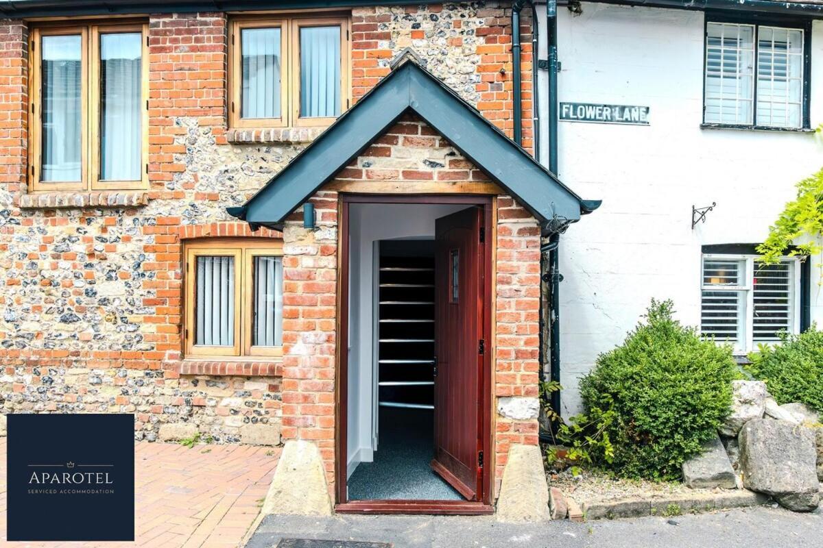 Aparotel Serviced Apartments - Stonehenge, Amesbury Town Centre Oda fotoğraf
