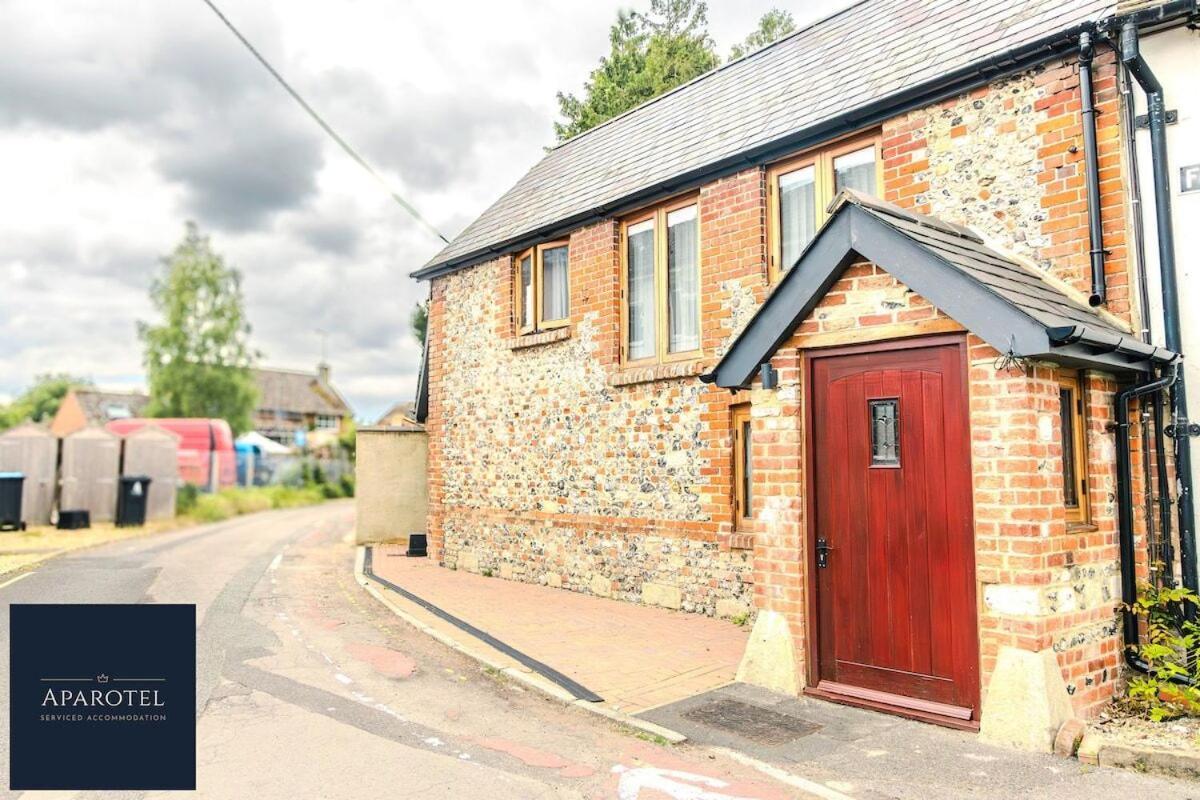 Aparotel Serviced Apartments - Stonehenge, Amesbury Town Centre Oda fotoğraf