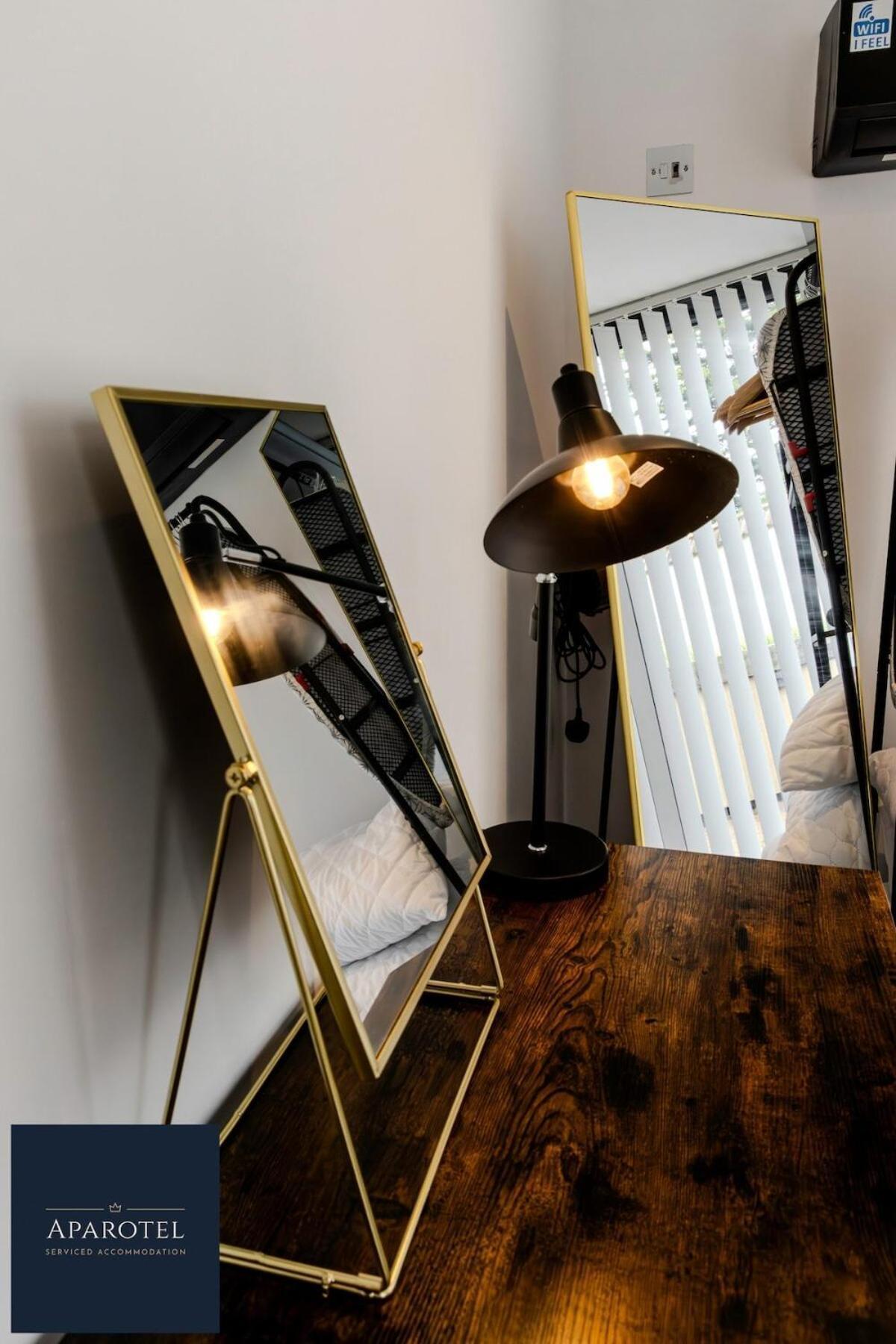 Aparotel Serviced Apartments - Stonehenge, Amesbury Town Centre Oda fotoğraf
