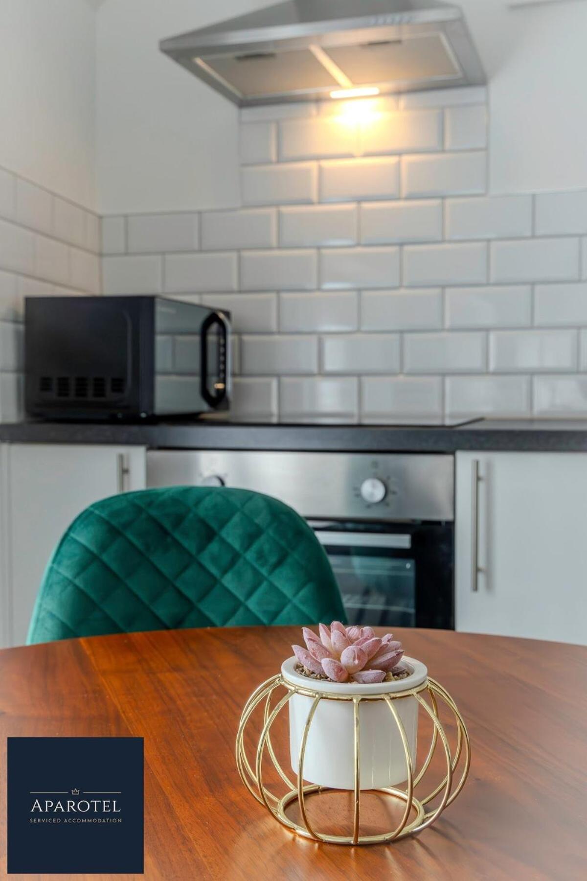 Aparotel Serviced Apartments - Stonehenge, Amesbury Town Centre Oda fotoğraf