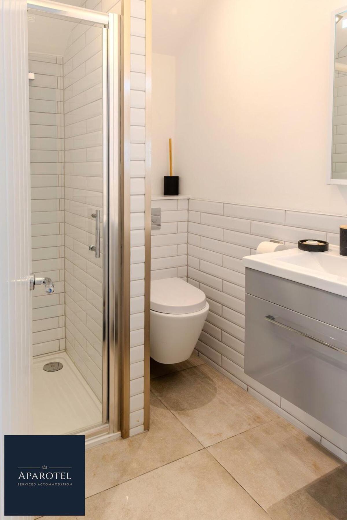 Aparotel Serviced Apartments - Stonehenge, Amesbury Town Centre Oda fotoğraf