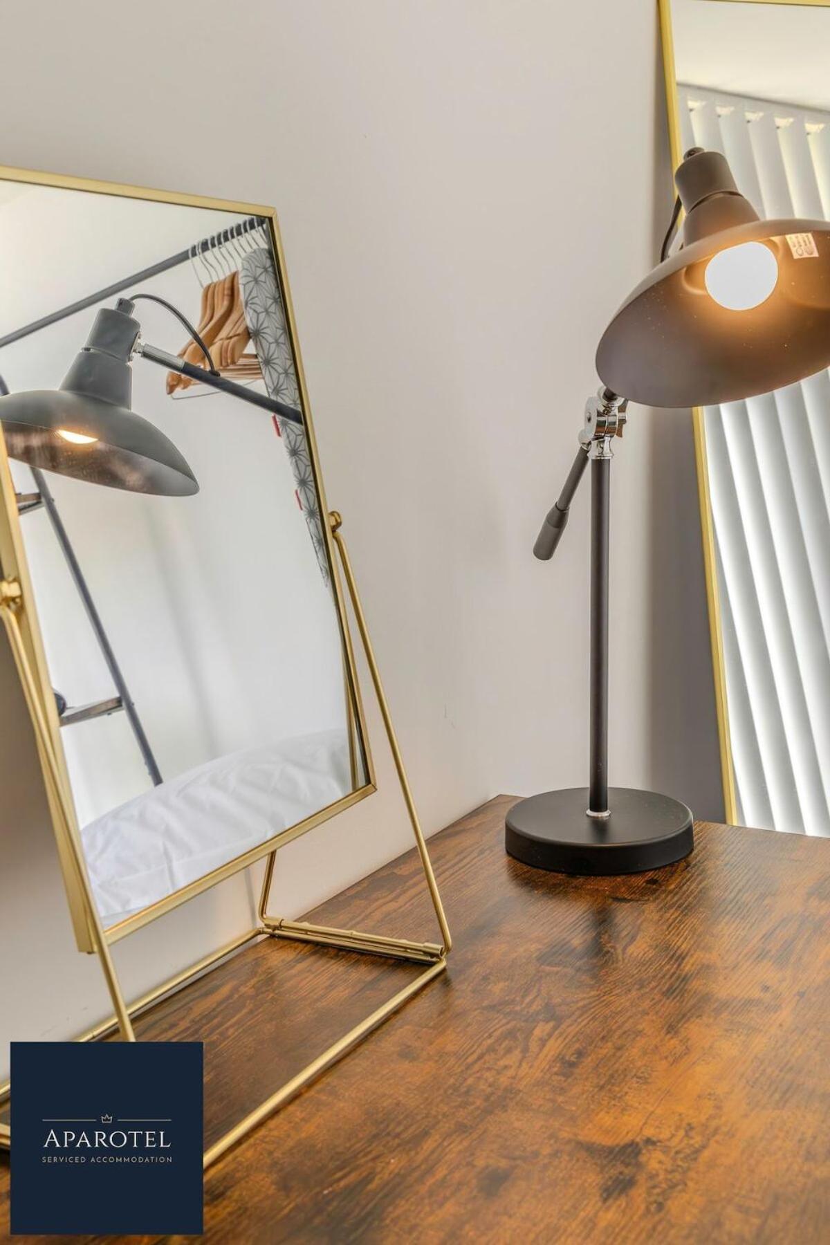 Aparotel Serviced Apartments - Stonehenge, Amesbury Town Centre Oda fotoğraf